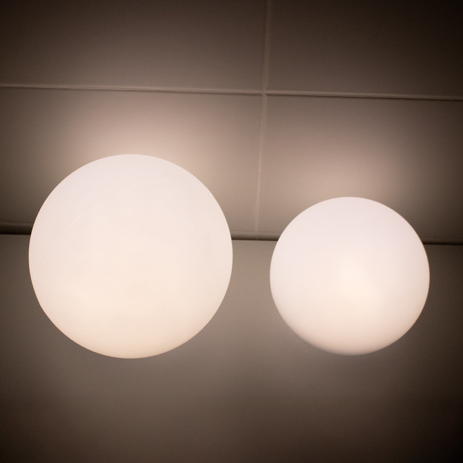 Bola LED Solar para Jardín Sara — 20cm y 25cm IP44 3000K