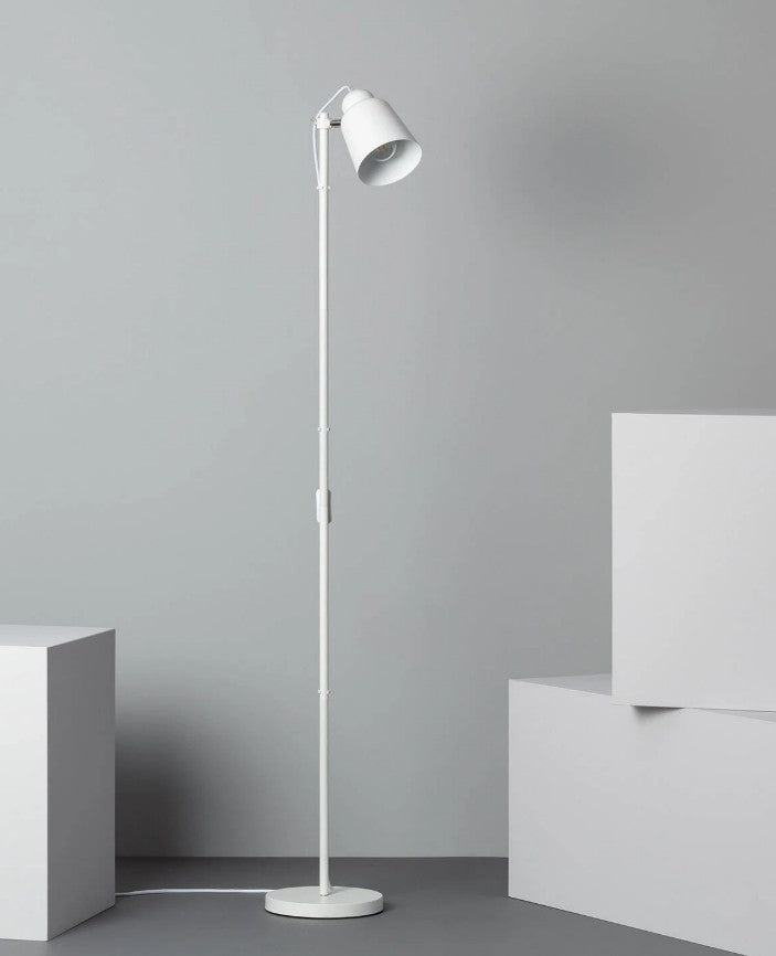 Lámpara de Pie de Metal Ulux