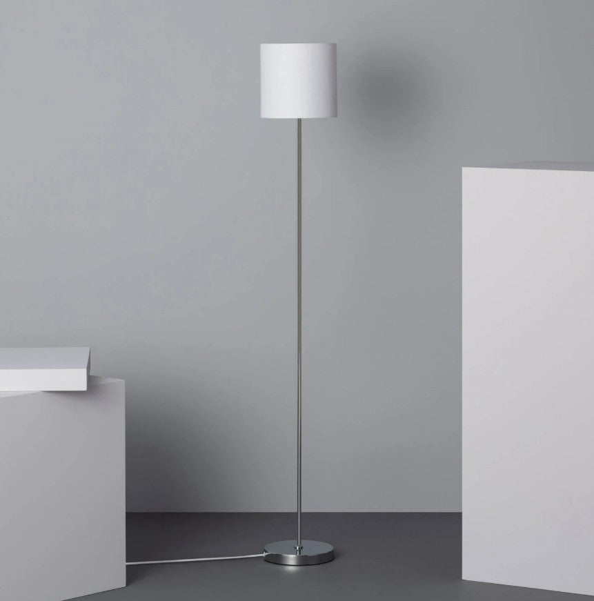 Lámpara de Pie de Metal y Tela Pangiri