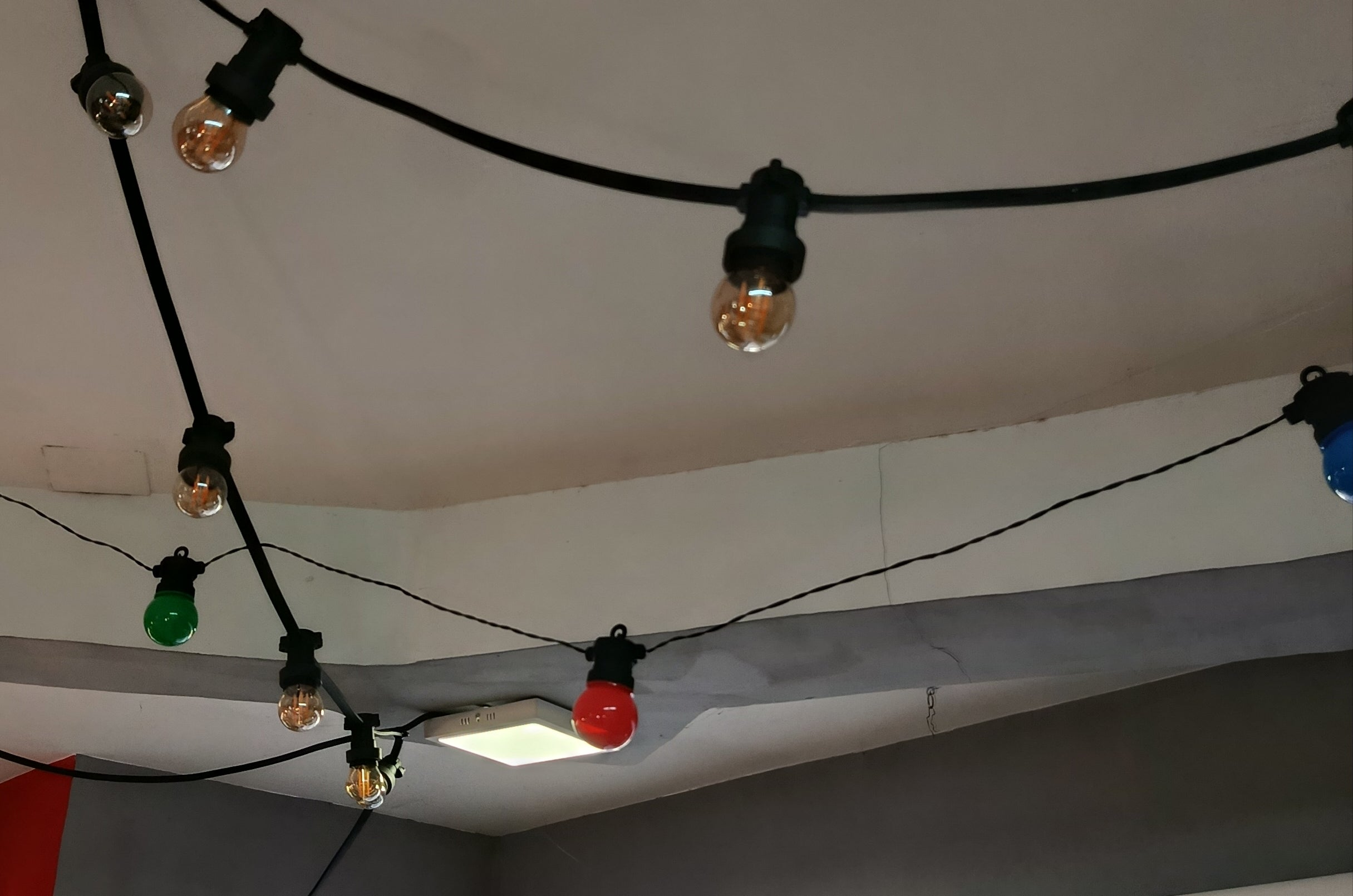 Guirnalda LED Exterior Artesanal 5m — 10 Bombillas E27 G45 Filamento 2700K