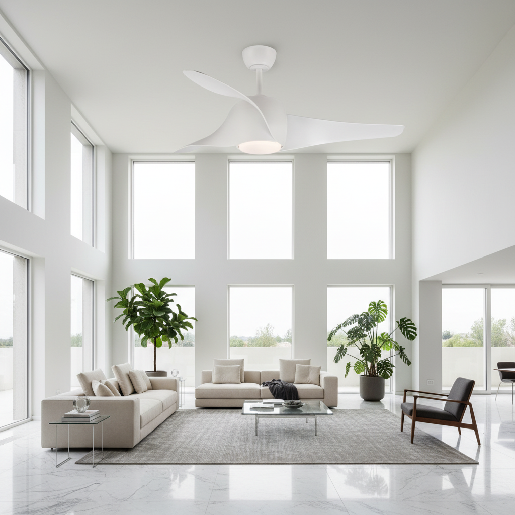 Ventilador de Techo LED Fanton instalado en salón arquitectónico de doble altura con ventanales